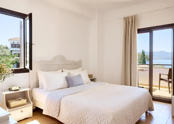 אתר נופש Leda Village 4*